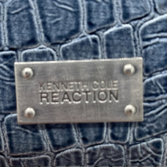 KENNETH COLE REACTION reptile look textured light blue wallet - Picture 3 of 16